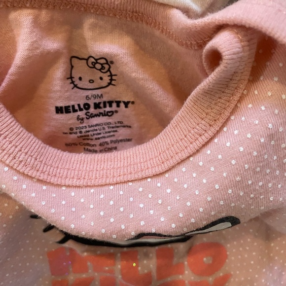 Sanrio Hello Kitty Infant bodysuits 6/9 months - Picture 2 of 2